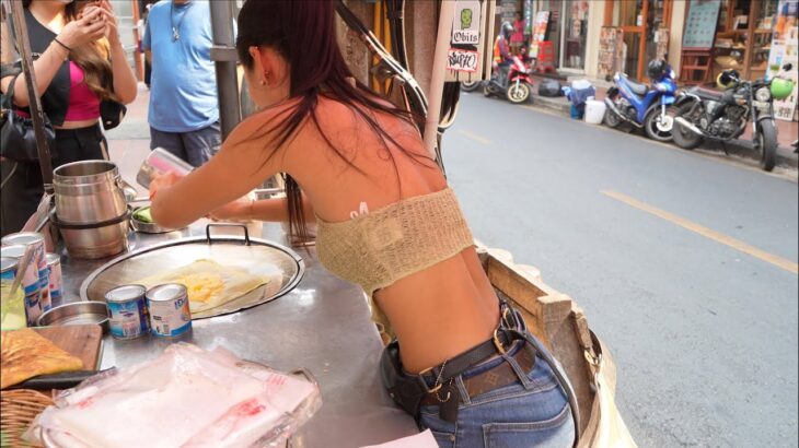 Most Hard Working Girl In Bangkok? Sweet Banana Pancake Roti Served By Beautiful Bangkok Lady